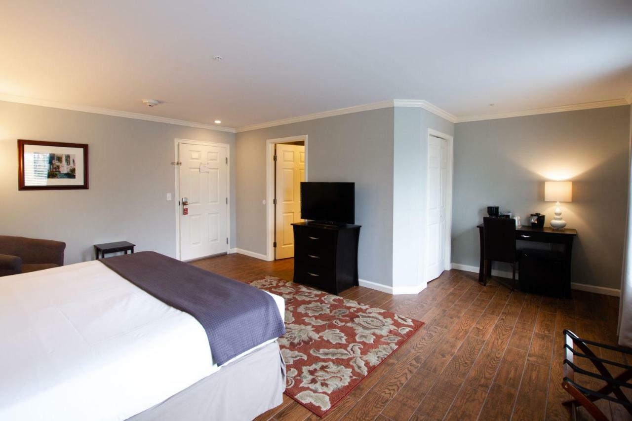 The Dahlonega Square Hotel & Villas ภายนอก รูปภาพ