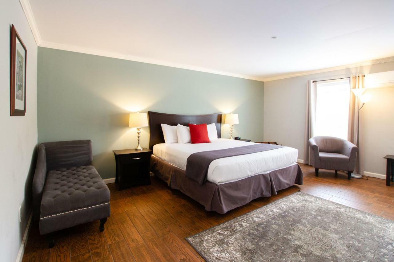 The Dahlonega Square Hotel & Villas ภายนอก รูปภาพ